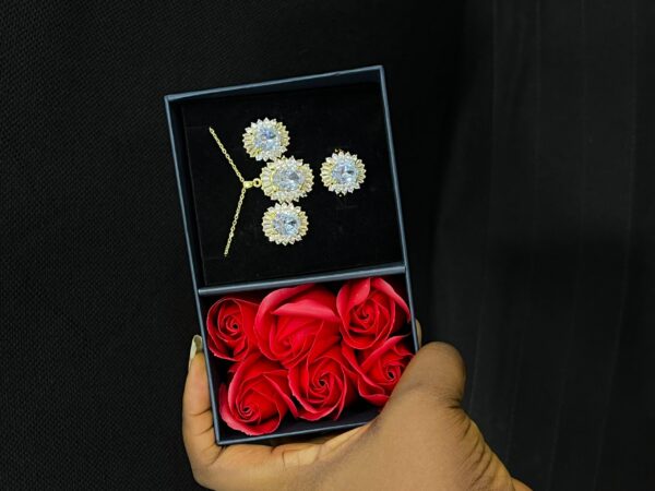 The Radiant Set - Image 8