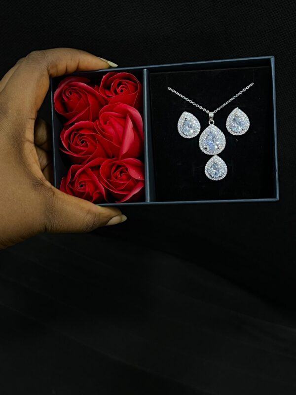 The Radiant Set - Image 3