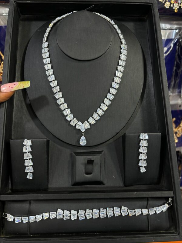 Rhinestone Jewelry Set - Image 3